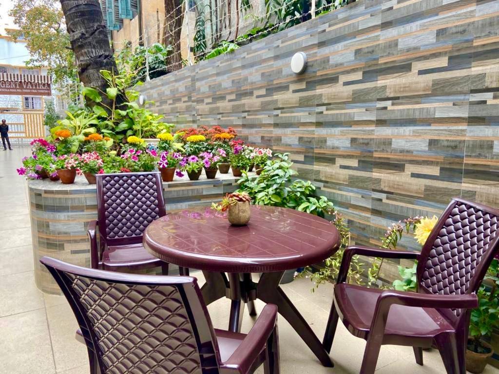 Regent Vatika Hotel Kolkata Exterior photo